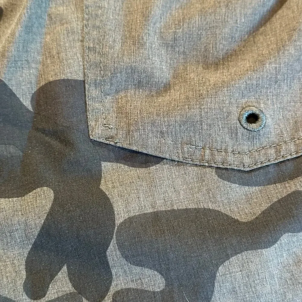 Vuori Kore Lined Performance Workout 8” Shorts Gray Black Camo AOP Men’s Size M
